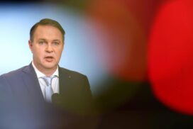 SPÖ präsentiert Ministerliste: Kritik an Ressortverteilung und Regierungsvergrößerung